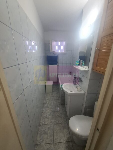 Apartament cu 2 camere de vanzare in Campina - Zona Cuza